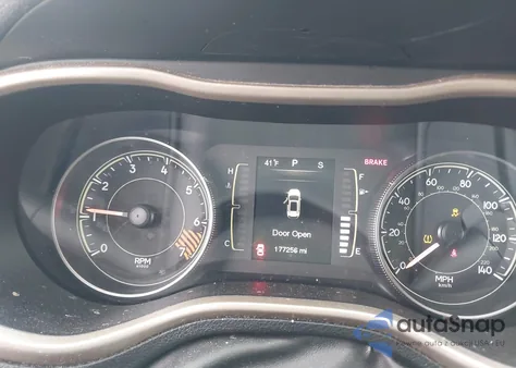 2014 Jeep Cherokee Latitude z USA, uszkodzony, nr VIN 1C4PJMCB9EW176548